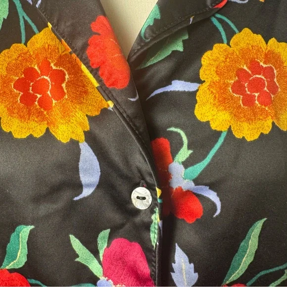 NATORI Floral 2 Piece Satin Long Sleeve Shirt & Pant Pajama Set BLACK / MEDIUM - Picture 6 of 14